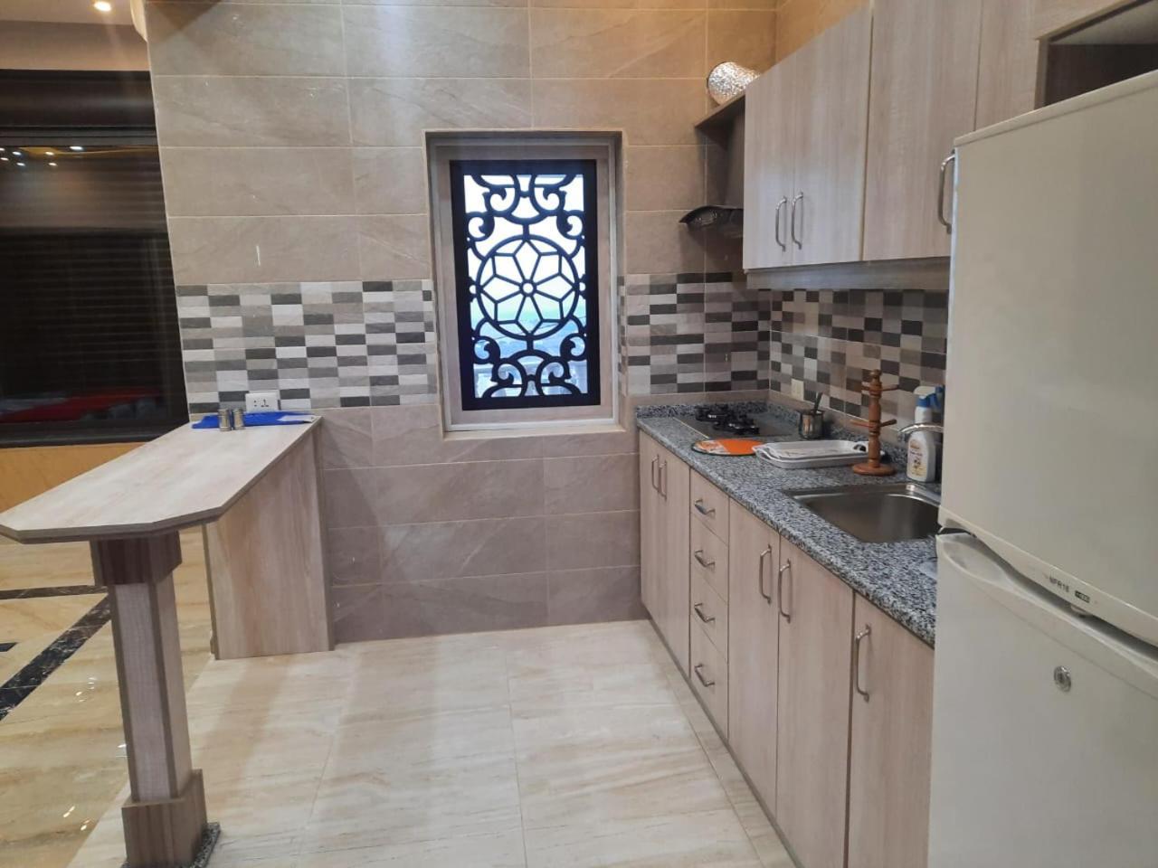 Lotus Housing For Furnished Apartments ジャラシュ 部屋 写真