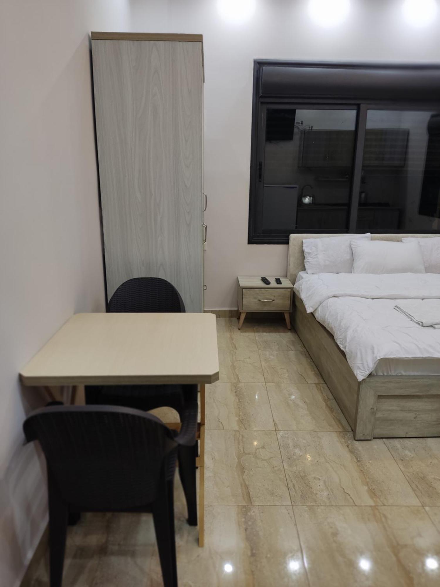 Lotus Housing For Furnished Apartments ジャラシュ 部屋 写真